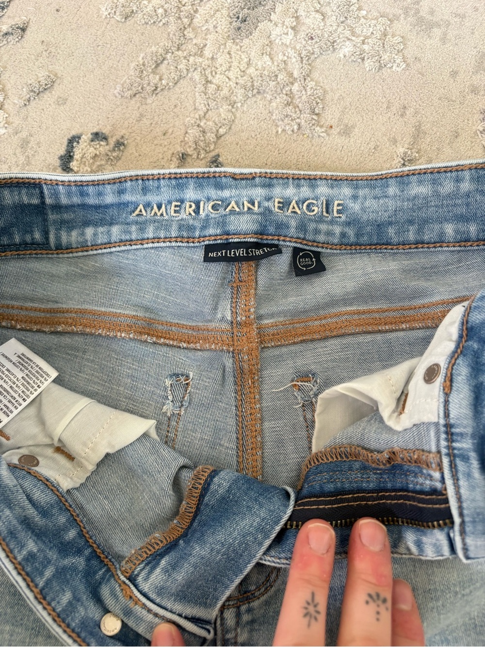 American Eagle Outfitters Light Blue Ripped Skinny kick jeans - Picture 5 of 7